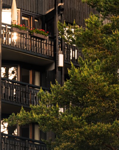 Seitenansicht des Hotels Vierjahreszeiten am Schluchsee